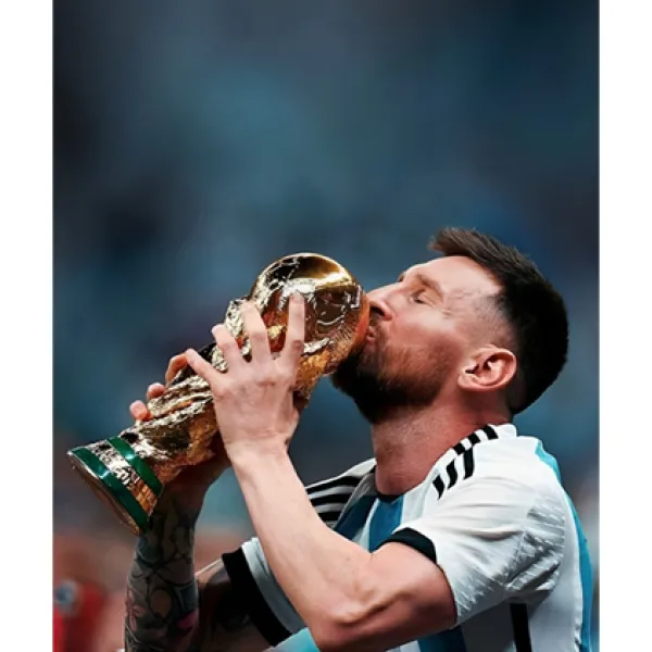 Messi kissing world cup - Football sticker